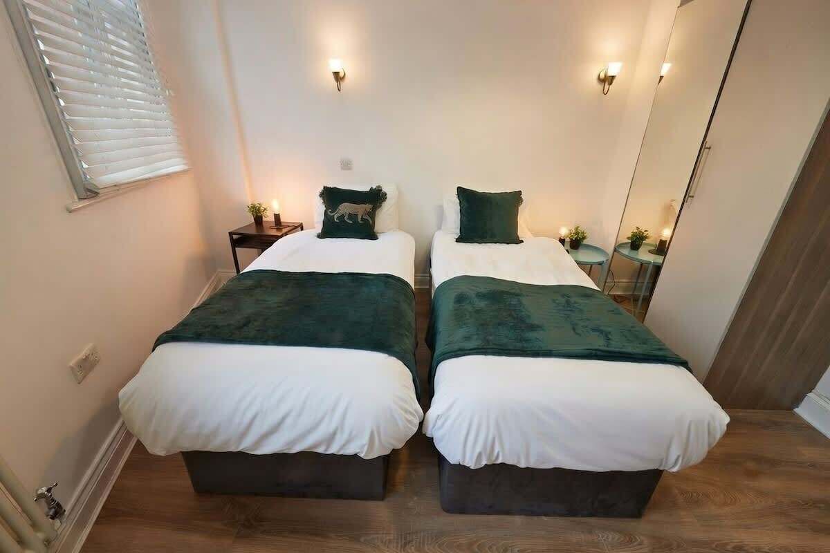 3 bedrooms, iron/ironing board, travel cot, free WiFi