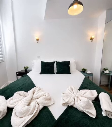 City Centre Retreat, Coffee, Parking Available