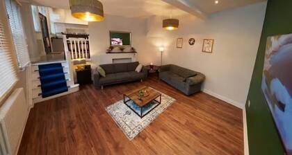 City Centre Retreat, Coffee, Parking Available