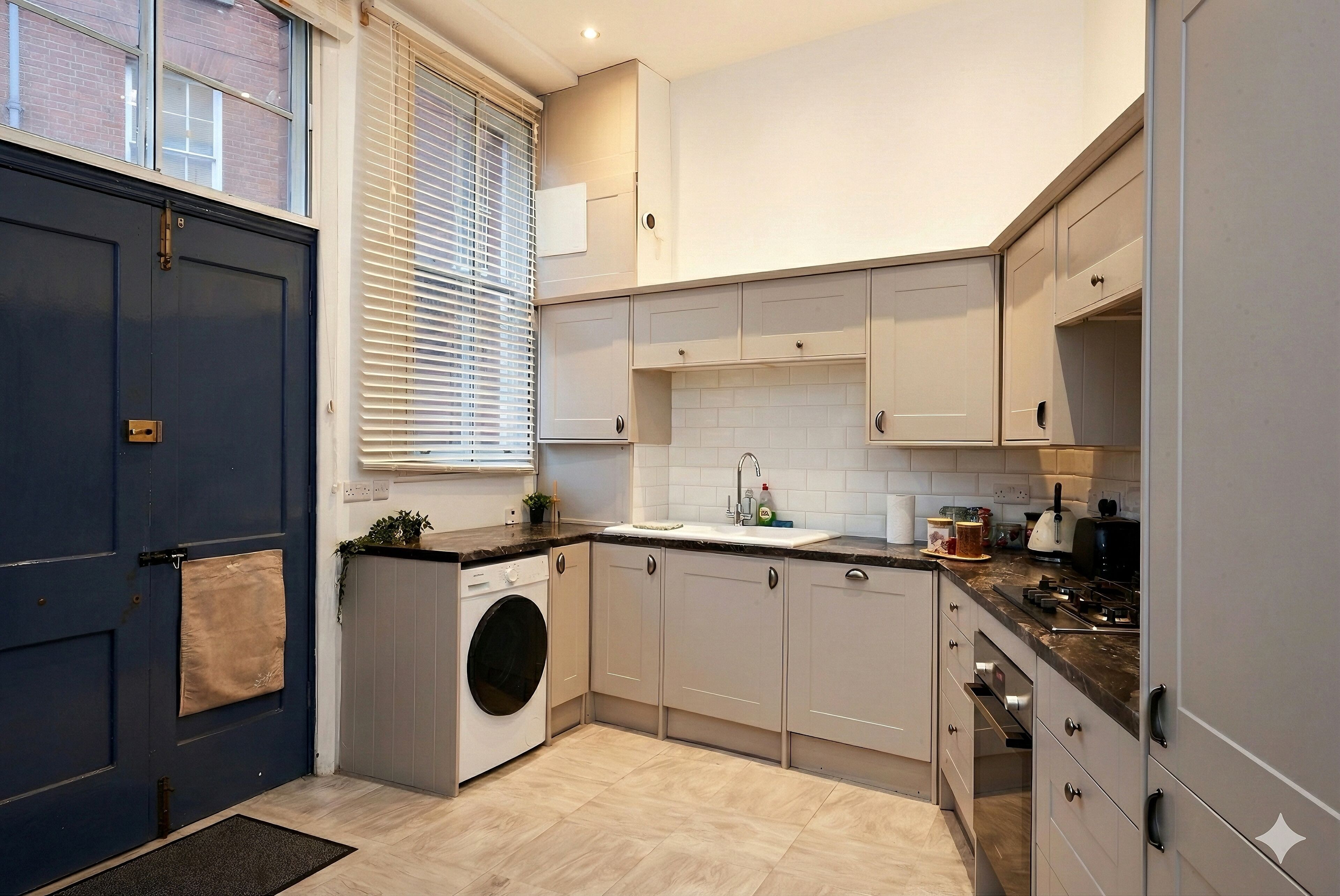 オーブン、コンロ、食器洗い機、電気ポット