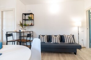 Fernseher, Tischfußball