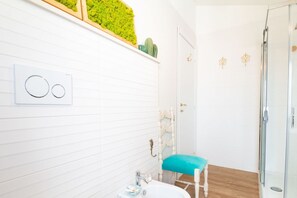 Shower, bidet, towels, shampoo - Casa dei Marinai-Oceanview (SAN VERO MILIS)