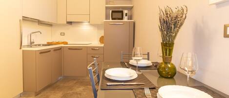 KĂŒhlschrank, Mikrowelle, Toaster