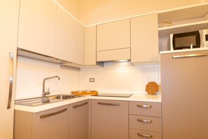 Fridge, microwave, toaster - Residenza Deriu- Carmina (Bosa)