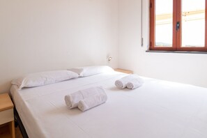 2 bedrooms, travel cot - Residenza Le Vigne- Panoramic Terrace (Cuglieri)