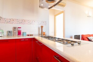 Refrigerador, microondas