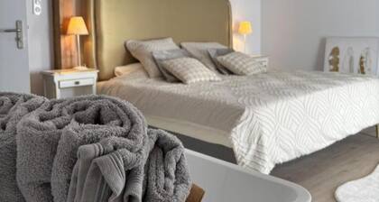 Ruhiges Ferienhaus in Estivareilles, beheizter Pool, Haustiere erlaubt