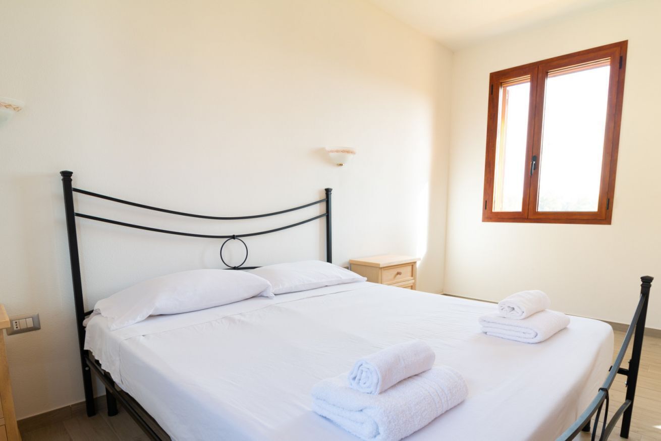 2 chambres, fer et planche à repasser, lit parapluie