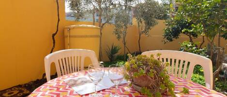 屋外ダイニングエリア