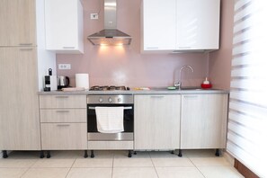 Frigorifero, lavastoviglie, bollitore elettrico