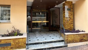 A hotel entrance with a glass door, a nameplate, and a tiled floor. - Pleasant 3P in Menton with terrace and garage (Menton)