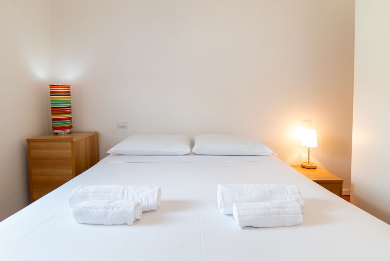 2 Schlafzimmer, Reisekinderbett