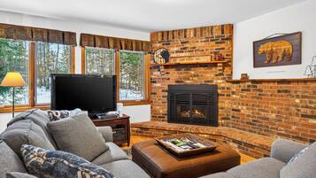 Smart TV, fireplace