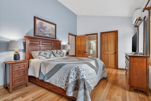 Internet, bed sheets - Glazebrook B01 Located in the heart of Killington is a beautiful spacious townhouse with plenty of space for multiple families to vacation together. (please note this unit has NO AIR CONDITIONING) The Killington golf course and Green Mountain Nationa (Killington)