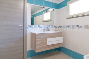 Bruser, bidet, håndklæder, Toiletpapir