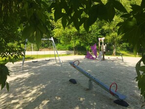 Children’s area - Comfortable mobile home with terrace in Saint-Gérons (Saint-Gérons)