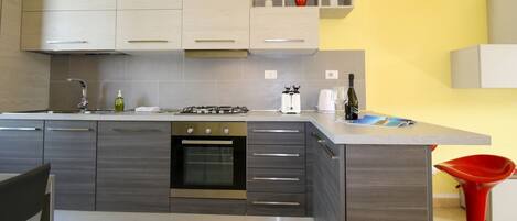 Frigorífico y hervidor eléctrico