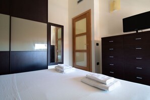 3 bedrooms, desk, iron/ironing board, travel cot - La Dimore del Mare-Beachstay (Torre Grande)
