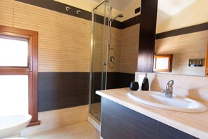 Shower, hair dryer, bidet, towels - La Dimore del Mare-Beachstay (Torre Grande)