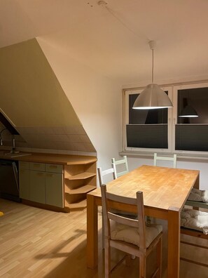 Dining - Vacation apartment with family bed - ideal for families, groups and fitters (Groß Niendorf)