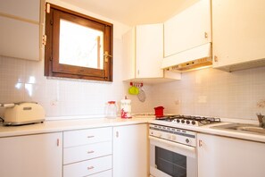 Jääkaappi, mikroaaltouuni