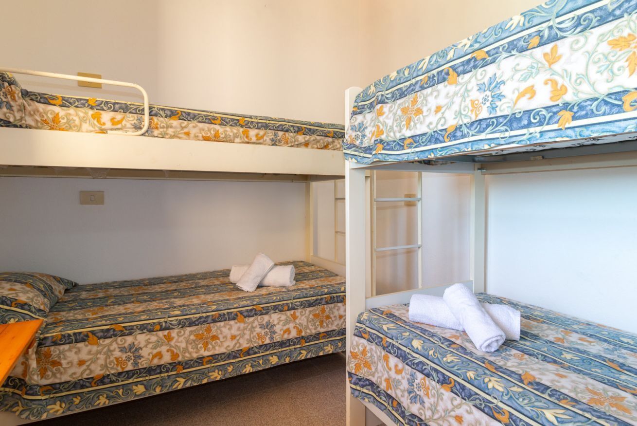 2 habitaciones y cuna de viaje 