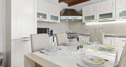 Das Casa Sarchitteddu liegt in der Gegend von S'architteddu, nur wenige Schritte von den Stränden von S'Anea Scoada und Putzu Idu entfernt und heißt Sie während Ihres Urlaubs willkommen. Das Haus besteht aus einer Eingangshalle mit Wohnzimmer mit Fern