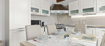 SituĂ©e dans le quartier de S'architteddu Ă quelques pas des plages de S'Anea Scoada et Putzu Idu, la Casa Sarchitteddu est prĂȘte Ă vous accueillir pendant vos vacances. La maison se compose d'un hall d'entrĂ©e avec sĂ©jour avec TV et dĂ©codeur, cuisi