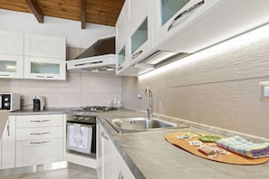 Réfrigérateur, micro-ondes, lave-vaisselle