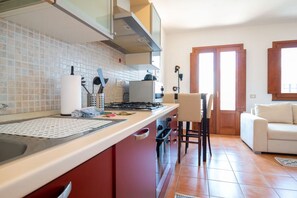 Réfrigérateur, micro-ondes, lave-vaisselle, grille-pain