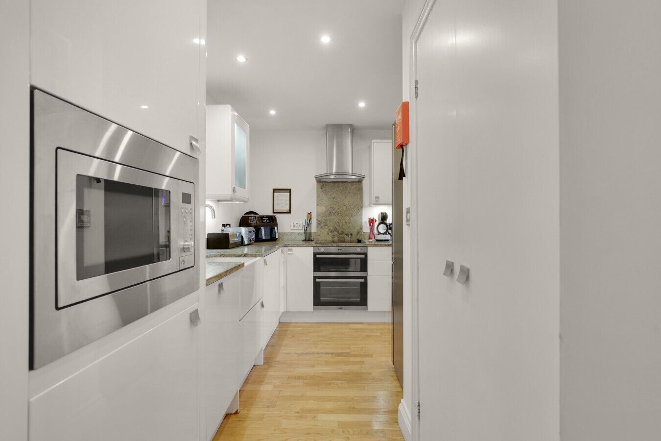 Réfrigérateur, micro-ondes, four, lave-vaisselle