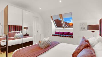 Bureau, fer et planche à repasser, lit parapluie, Wi-Fi