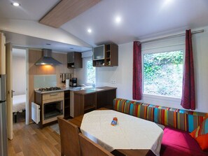 Fridge, microwave - Mobile home for 6 with terrace in Fenouillet (Fenouillet)