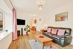 TV - Cheviot - North East Escapes (Wooler)