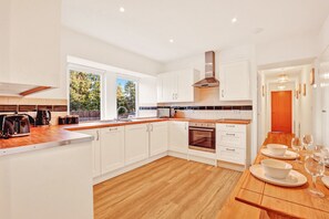 Fridge, oven, stovetop, dishwasher - Cheviot - North East Escapes (Wooler)