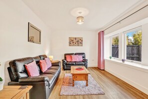 TV - Cheviot - North East Escapes (Wooler)