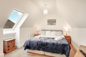 سرير سفر وواي فاي وملاءات أسرّة