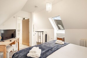Travel crib, WiFi, bed sheets