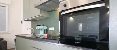 Kjøleskap, mikrobølgeovn og oppvaskmaskin