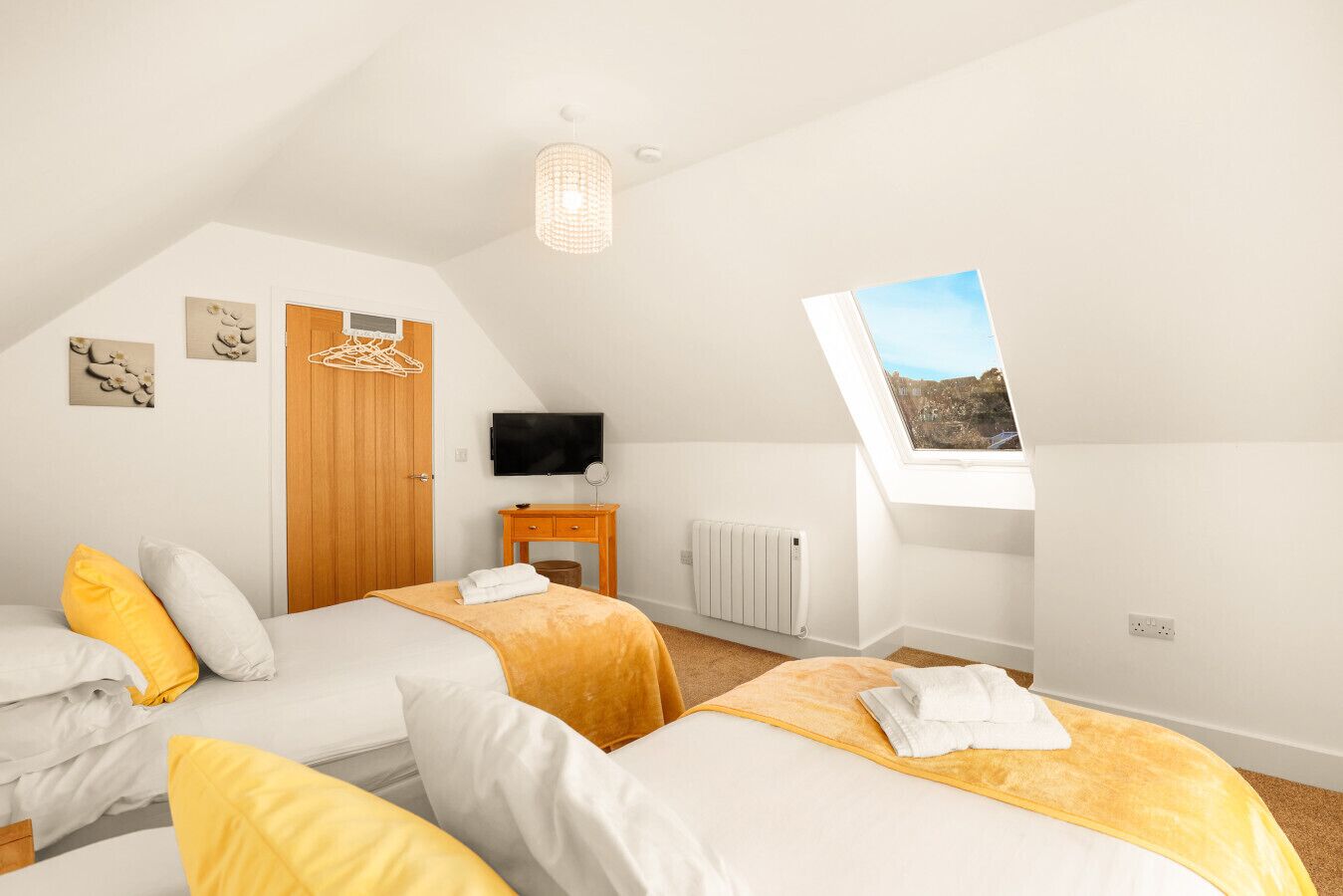 Travel cot, WiFi, bed sheets