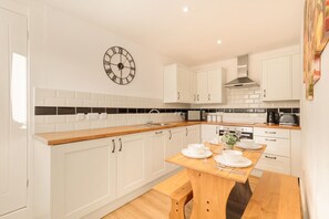 Fridge, microwave, oven, stovetop - Yeavering - North East Escapes (Wooler)