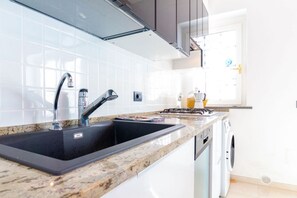 Fridge, microwave, dishwasher, electric kettle - Villa Cornus- Sea e Relax (Cuglieri)