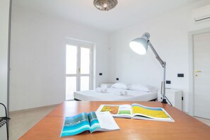 3 chambres, lit parapluie
