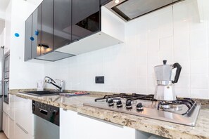 Réfrigérateur, micro-ondes, lave-vaisselle, bouilloire électrique