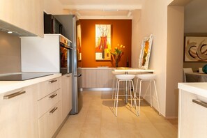 Fridge, microwave