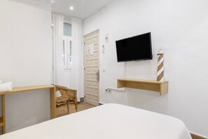WiFi, bed sheets - Room 'Hostal Santa Catalina 1' with Shared Terrace, Wi-Fi and Air Conditioning (Conil de la Frontera)