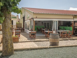 Outdoor dining - Cozy mobile home with terrace in Puyravault (Puyravault)