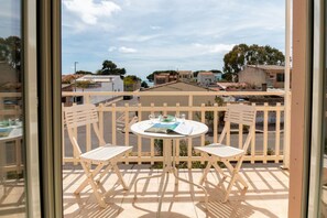 Outdoor dining - Casa dei Catalani-Rustic Charm (Torre Grande)