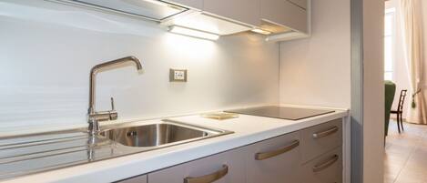 Fridge, oven, stovetop