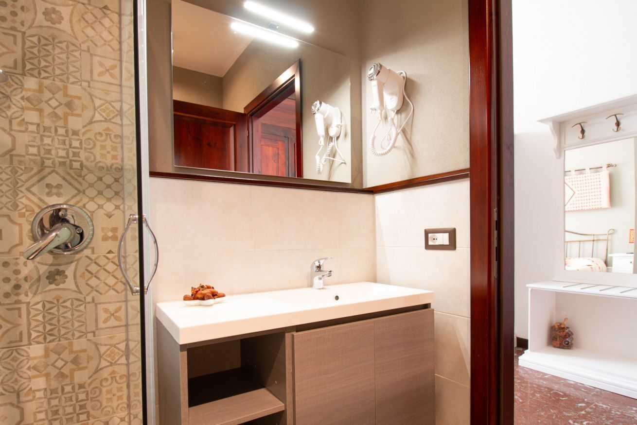 Doccia, bidet, asciugamani, shampoo